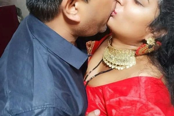 বড়াটা ঢুকে যাচ্ছে রসে ভেজা পায়ে