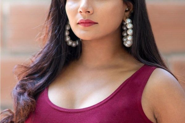 சின்ன பொன்னுங்க கிட்ட இல்லாதது அப்படி என்கிட்ட இருக்கோ தெரியல….!